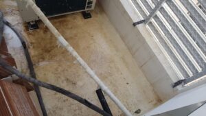 ניקוי מרפסת שירות